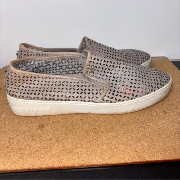 Michael Kors Women's 9.5 Beige Taupe Tan Perforated Slip-On Shoes Casual Summer - Picture 3 of 12